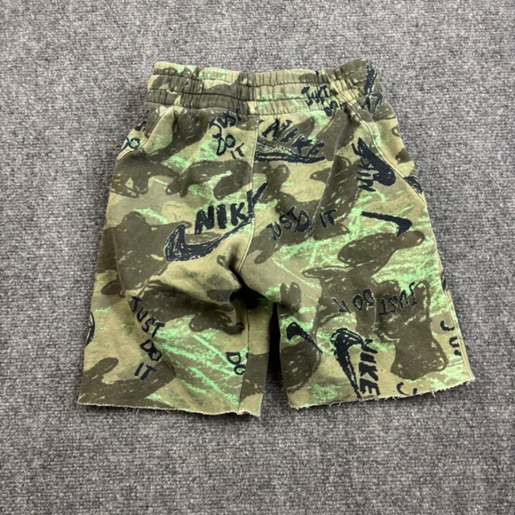 NIKE Boys Cut Off Sweat pant shorts Green Camo size: Small - Picture 2 of 7